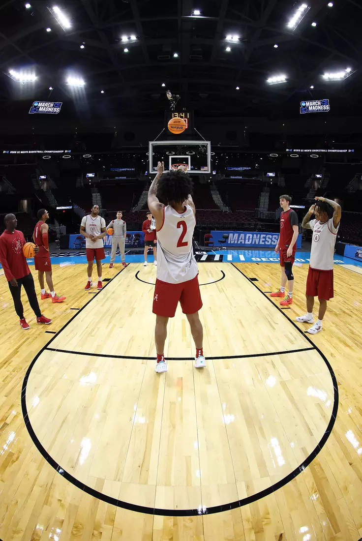 Alabama guard Aden Holloway (2) shoots free throws at Rocket Arena in Cleveland, OH on Saturday, Mar 22, 2025.