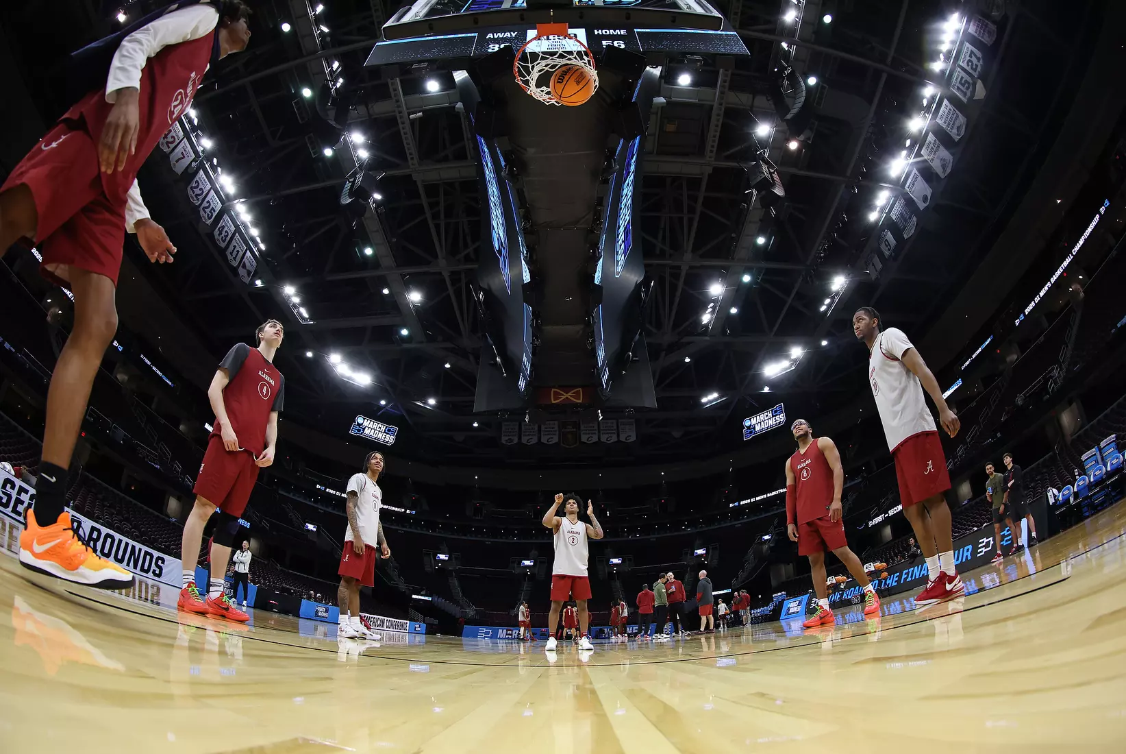 Alabama guard Aden Holloway (2) shoots free throws at Rocket Arena in Cleveland, OH on Saturday, Mar 22, 2025.