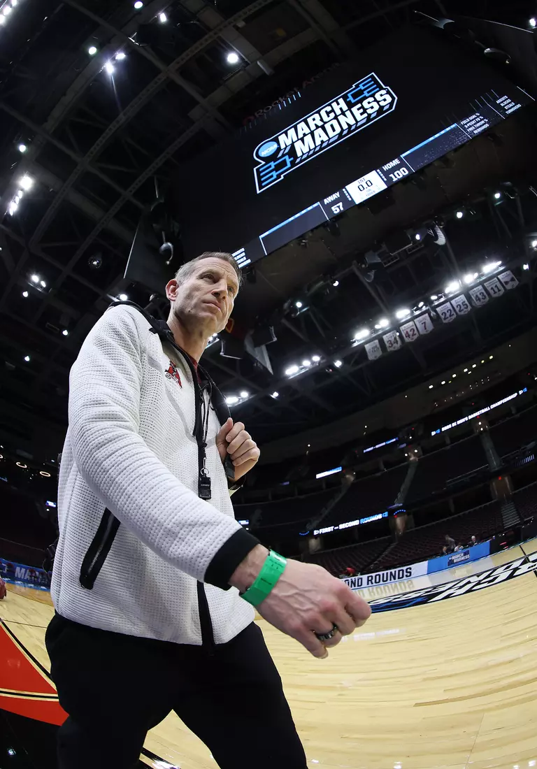 Alabama basketball coach Nate Oats leaves the court after practice at Rocket Arena in Cleveland, OH on Saturday, Mar 22, 2025.