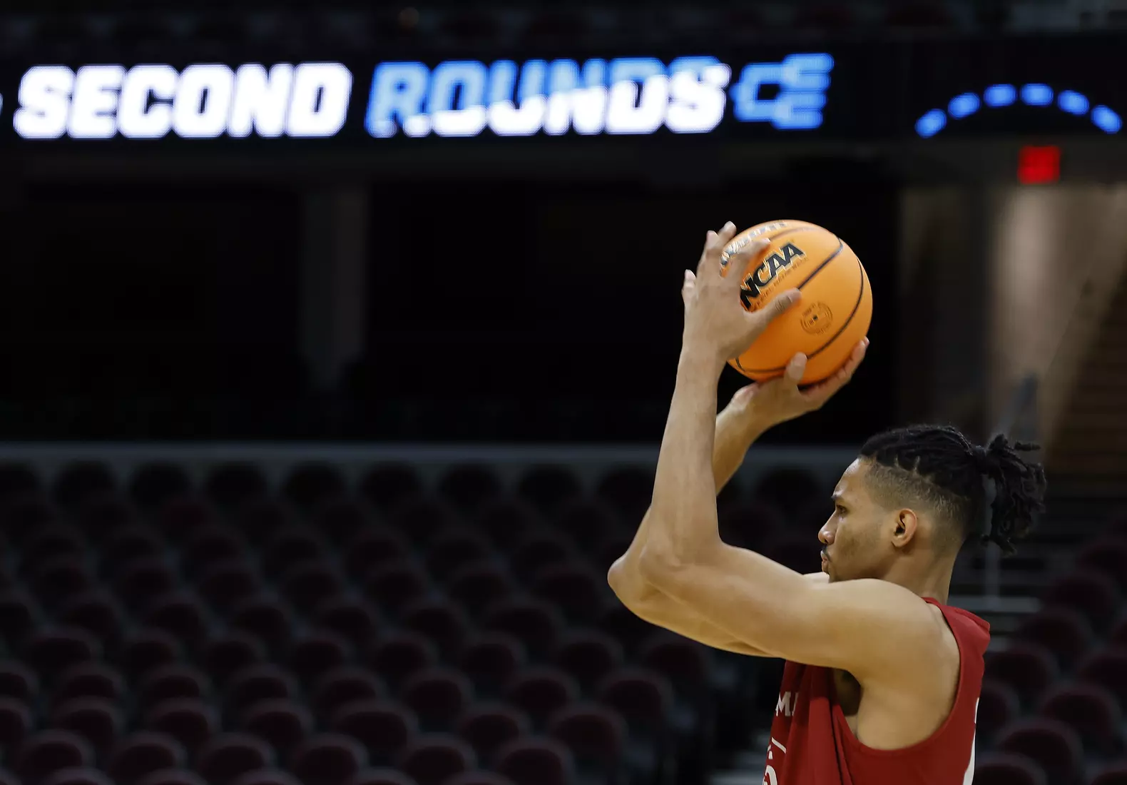 Alabama forward Jarin Stevenson (15) shoots the ball at Rocket Arena in Cleveland, OH on Saturday, Mar 22, 2025.