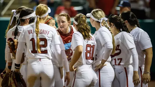 Marlie Giles (34) talks to hear teammates in a huddle vs. Georgia (March 28, 2025)