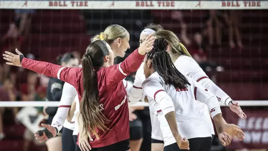 Alabama volleyball players celebrate vs. Wake Forest (Sept. 10, 2025)
