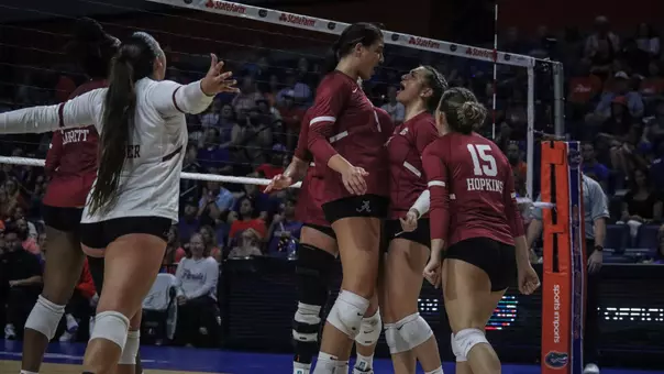 Alabama volleyball players celebrate vs Florida (Sept. 28, 2025)