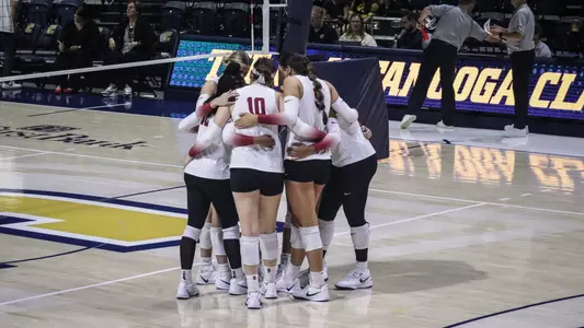 Alabama volleyball team huddles vs. Cincinnati (Sept. 6, 2025)