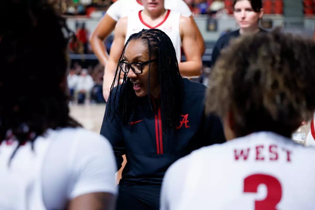 WBB - Pauline Love Coach during timeout