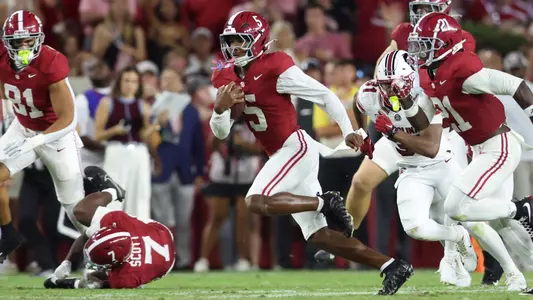 Dijon Lee Jr. returns interception