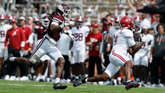 Lotzeir Brooks catching a ball