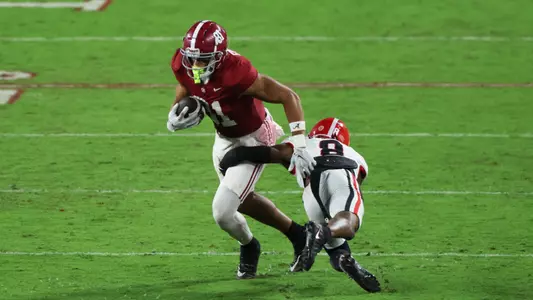 Kaleb Edwards catches a pass