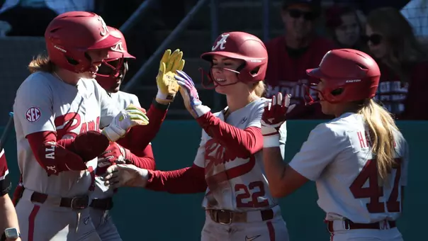 Alabama players celebrate after an Audrey Vandagriff (12) home run
