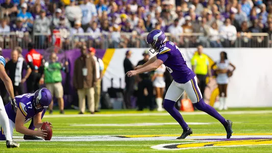 Will Reichard kicking