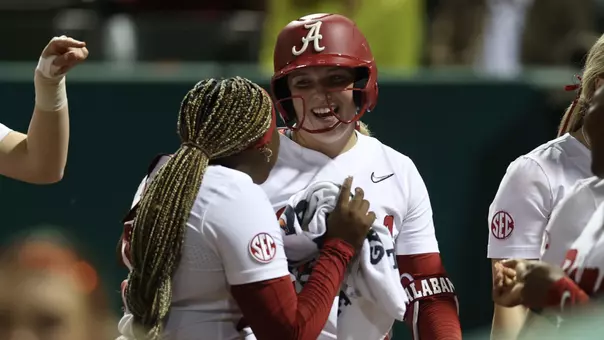 Brooke Wells (15) laughs with Vic Moten (00) after hitting a home run vs. Samford (March 10, 2026)