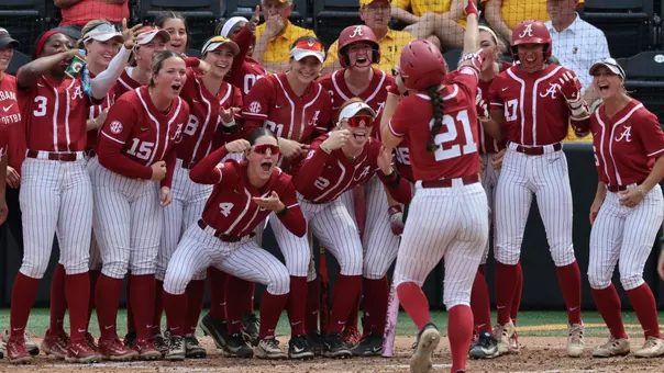 Ana Roman (21) heads to home plate where her teammates wait to celebrate after a home run vs. Missouri (March 22, 2026)
