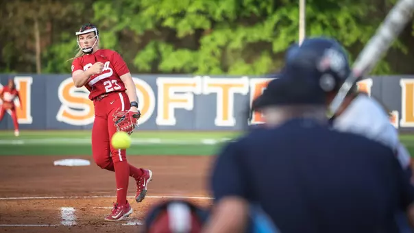Jocelyn Briski (23) pitches vs. Auburn (April 10, 2026)