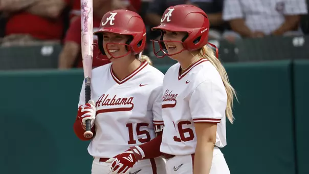 Brooke Wells (15) and Ambrey Taylor (36) laugh together during a timeout vs. Kentucky (April 18, 2026)
