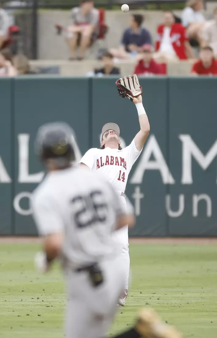 Alabama Baseball Player Peyton Steele (14) in action against Vanderbilt at Sewell-Thomas Stadium in Tuscaloosa, AL on Thursday, Apr 30, 2026.