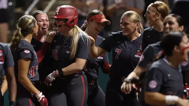 Alabama softball players laugh and celebrate after an Ambery Taylor (36) home run vs. Texas (April 3, 2026)