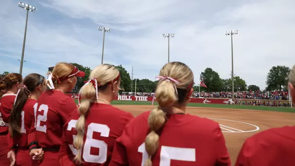 Alabama players during the national anthem vs. Kentucky (April 19, 2026)