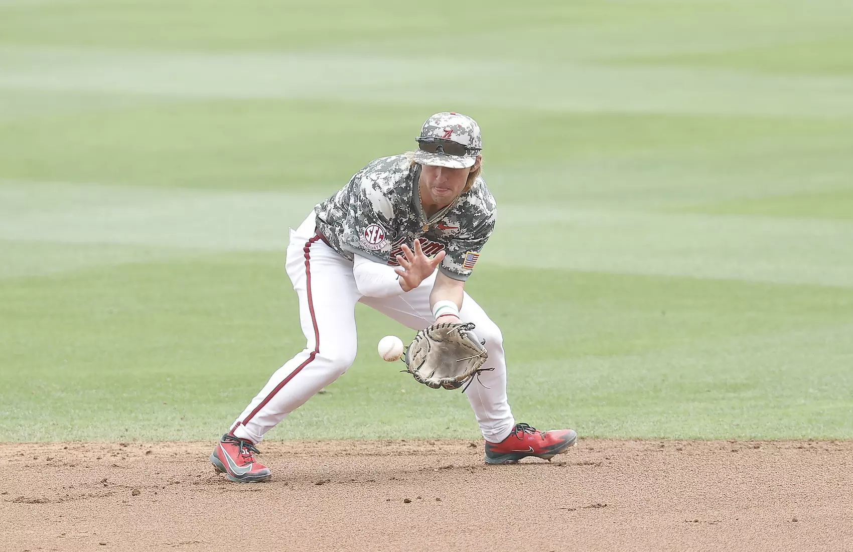 Alabama Baseball Player Brennan Holt (4) in action against Ole Miss at Sewell-Thomas Stadium in Tuscaloosa, AL on Saturday, May 16, 2026.