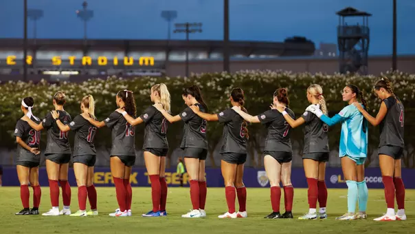 Alabama soccer players lined up on the field before the national anthem (Aug. 5, 2026)