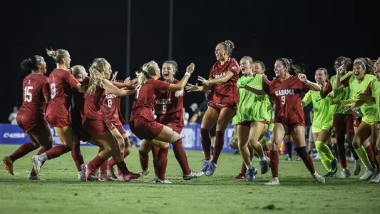 Alabama soccer players celebrate a game-winning goal from Avery Brown (3) at Memphis (Aug. 15, 2026)