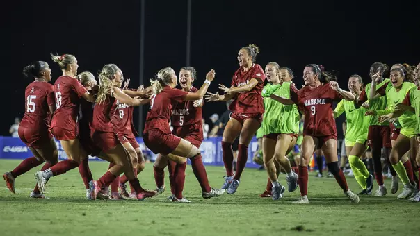 Alabama soccer players celebrate a game-winning goal from Avery Brown (3) at Memphis (Aug. 15, 2026)