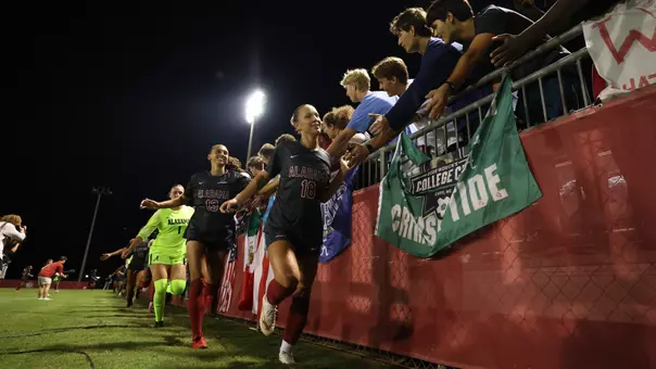 Alabama soccer players high five fans postgame vs. Troy (Aug. 27, 2026)