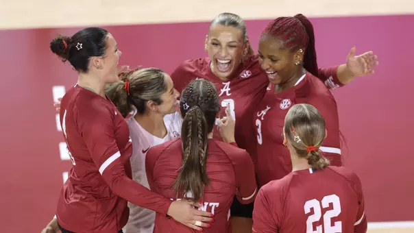 Alabama volleyball players celebrate vs. UC Riverside (Aug. 29, 2026)