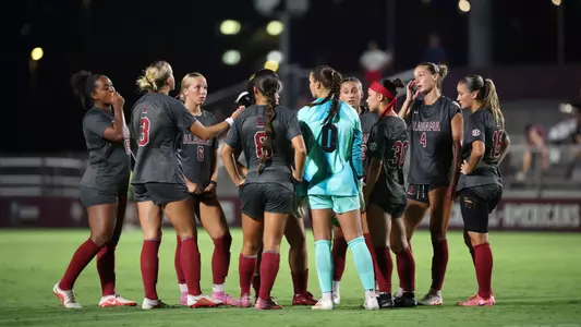Alabama soccer players huddle during game vs. Texas A&M (Sept. 24, 2026)