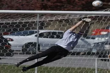 Zack Roszel diving