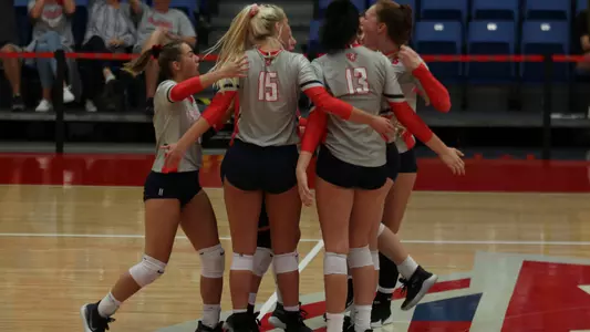 Team huddle vs. Toledo 2019