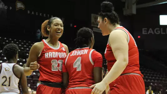 Group after Khiana and-one play at Winthrop 2020