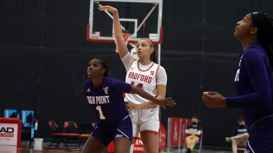 Makaila Wilson shooting over HPU 2021