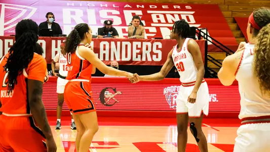 Taiye before jump ball vs Campbell 2021