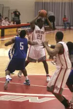 Men's Hoop Loses Season Opener at Yale, 82-71 Image