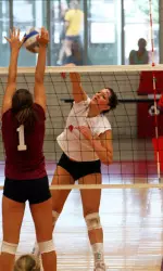 Women's Volleyball Sweeps Quinnipiac, 3-0 Image