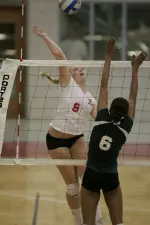 Women's Volleyball Opens Invitational With Win Over Holy Cross Image