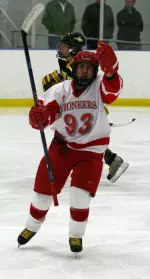 Arnone's Third Period Heroics Lifts Sacred Heart to 4-4 Tie Image