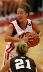 Pioneers Stay Unbeaten in the NEC with 80-68 Win at Wagner Image