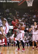 Men's Hoop Wins Second Straight, Down Wagner 68-64 Image