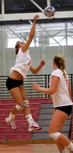 Women's Volleyball Defeats Quinnipiac, 3-0 Image