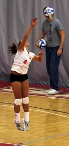 Women's Volleyball Gets Back to Winning Ways Image