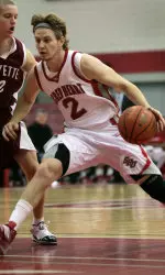 Men's Basketball Defeats Holy Cross, 82-79 Image