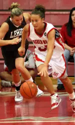 Alisa Apo Nets 19 as Sacred Heart gets by Long Island, 66-53 Image