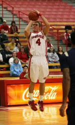 Men's Basketball Pulls Away From CCSU, 71-53 Image