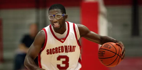 Sacred Heart Pioneers Grind Out First Win, 50-42 Over New Hampshire Image