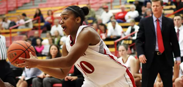 Women's Basketball Claims First NEC Victory, 53-40, at Central CT State Image