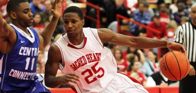 Pioneers Top Blue Devils, 62-61, on Gibson Game-Winner Image