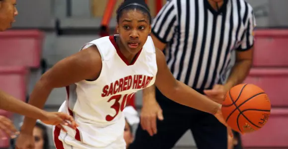 Women's Basketball Team Snap Losing Streak with Big 74-59 Win Over Long Island Image