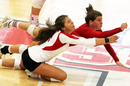 Women's Volleyball Suffers 3-1 Loss to Villanova Image