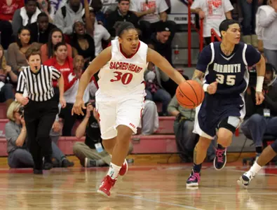 Women's Basketball Triumphs On Senior Day; Defeats LIU Brooklyn 46-44 Image